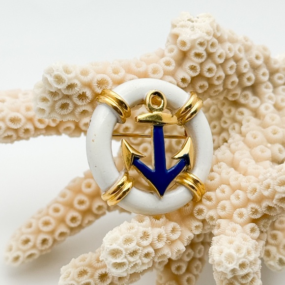 Vintage Trifari Nautical Anchor ⚓️ Brooch in Blue and Gold Enamel Pin - Picture 4 of 9
